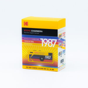 Caja sorpresa de Kodak Charmera con envoltorio ciego mostrando su carácter coleccionable