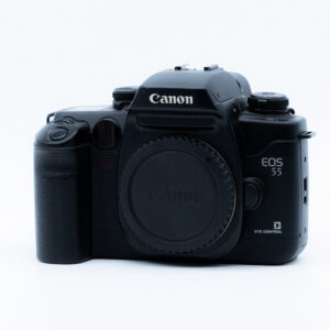 Frontal de la Canon EOS 55 sin lente
